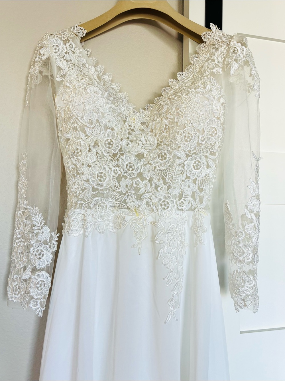 Beautiful Lace Wedding Dress Size 2 | Sheer Sleeves | Boho Romantic Gown